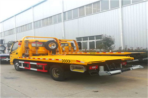 多伦附近拖车救援搭电